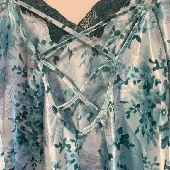 Secret Treasures soft  and slinky nightgown, adjustable straps. - Picture 4 of 11